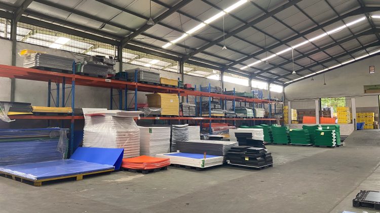 Pabrik Industri ALVAboard. ALVAboard menghadirkan inovasi engineered cardboard sebagai solusi pengemasan berbasis efisiensi dan keberlanjutan. (IST)