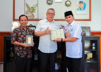 Wali Kota Benyamin Davnie Apresiasi Wakaf Al-Qur’an dari APP Group