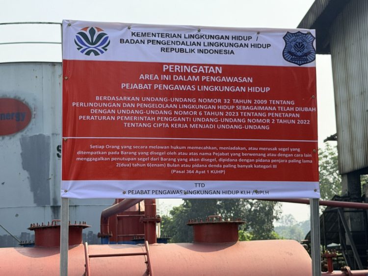 KLH Segel Pabrik Oli Bekas PT BPE di Panongan, Kabupaten Tangerang. (sumber foto:kemenlh.go.id)