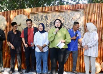 Kunjungi Pasar Rakyat Alam Bambu Ciakar, Wabup Intan Nurul Hikmah Dorong Kebangkitan UMKM Desa