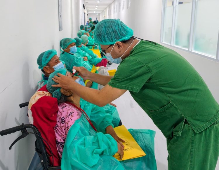 Operasi katarak gratis  memperingati HUT ke-62 Perdami di RSU Kota Tangerang Selatan. (IST)