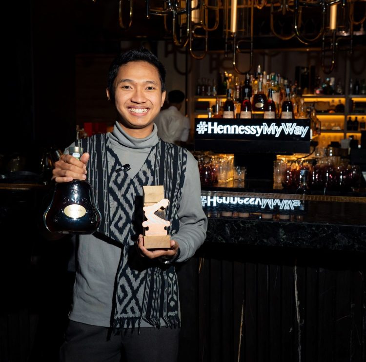 Putra Galantza dari Artesian Bar Jakarta Juara Nasional Hennessy MyWay Indonesia 2026. (IST)