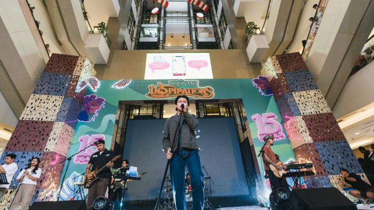 Penampilan artis Rony Parulian di Tangcity Mall, Kota Tangerang. (IST)