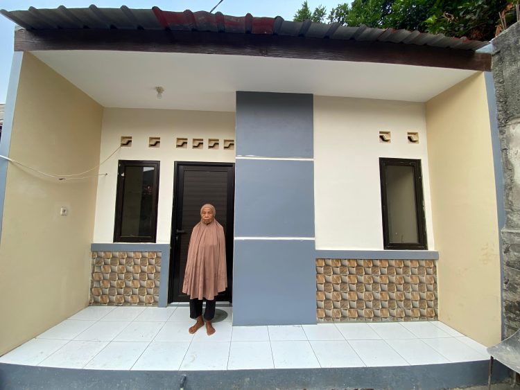 Rumah Ibu Nelih, warga Kelurahan Pondok Pucung, Pondok Aren terlihat nyaman dan asri setelah mendapatkan program perbaikan Rumah Umum Tidak Layak Huni (RUTLH) oleh Pemkot Tangsel. (IST)