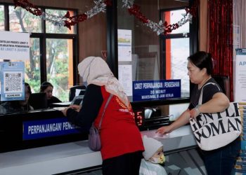 Warga Serbu Samsat Cikokol, Keringanan Pajak Kendaraan Banten Disambut Antusias