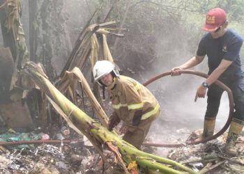 Pembakaran Kasur Bekas Picu Kebakaran Lahan Sampah di Karang Tengah Kota Tangerang