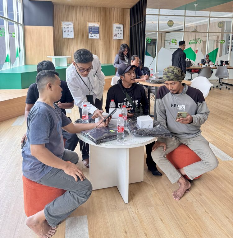 PT Pegadaian Area Cirendeu edukasi ojek pangkalan di The Gade Creative Lounge PKN STAN, Pondok Aren, Kota Tangsel. (IST)