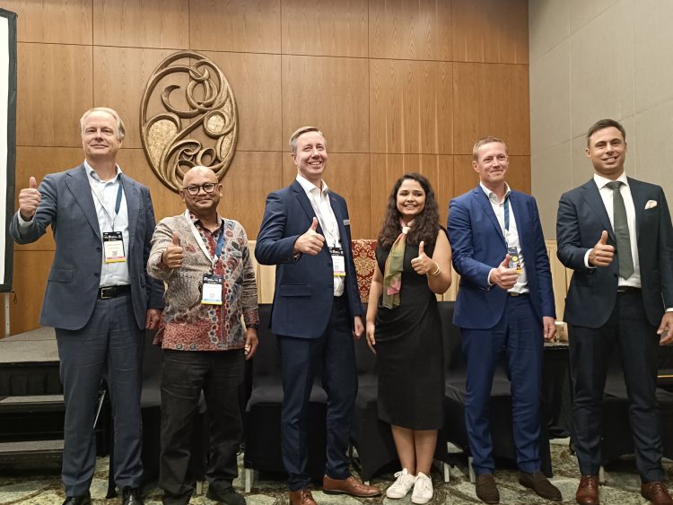 Jajaran pimpinan Warsilla foto bersama di event Enlit Asia 2026. (IST)