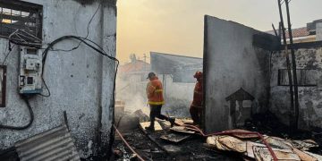 Gudang Terbakar di Tanah Tinggi, 40 Personel Damkar Turun Tangan
