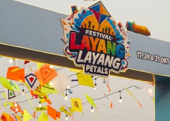 Layang-Layang Hias Warnai Langit Paramount Petals