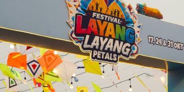 Layang-Layang Hias Warnai Langit Paramount Petals